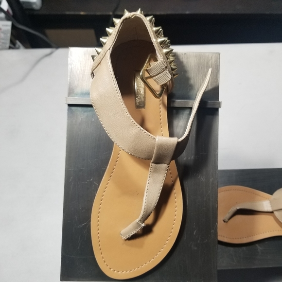 Wild Fire Sandals sz 5.5 Tan Studded - Picture 3 of 8